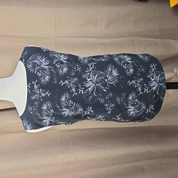 Fig Clothing black & grey floral sleeveless V-neck blouse top, size small - Picture 6 of 10